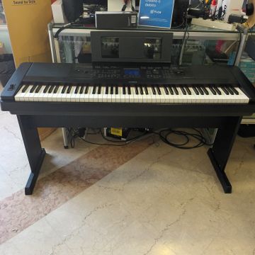 PIANOFORTE DIGITALE YAMAHA DGX660 NERO USATO
